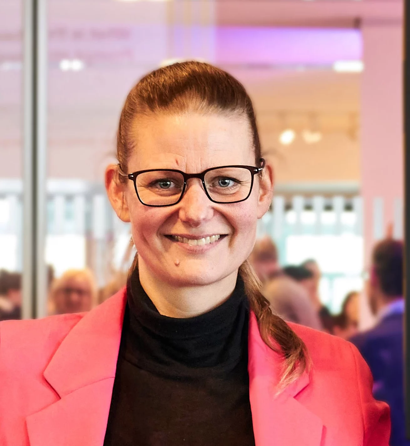 Dr. Britta Leusing